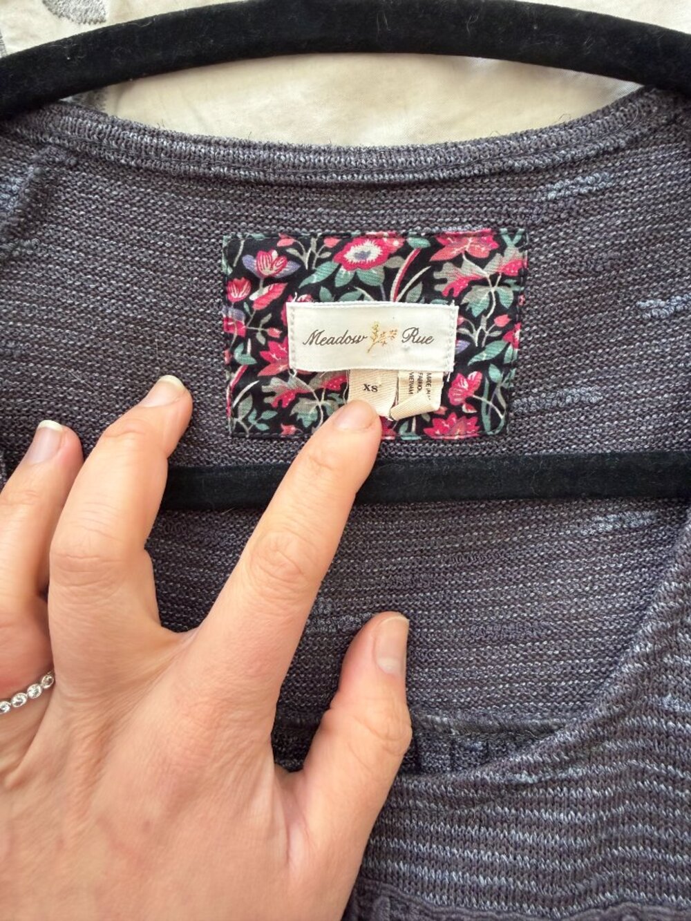 Anthropologie Meadow Rue Romantic Sweater Top in XS - Picture 3 of 4